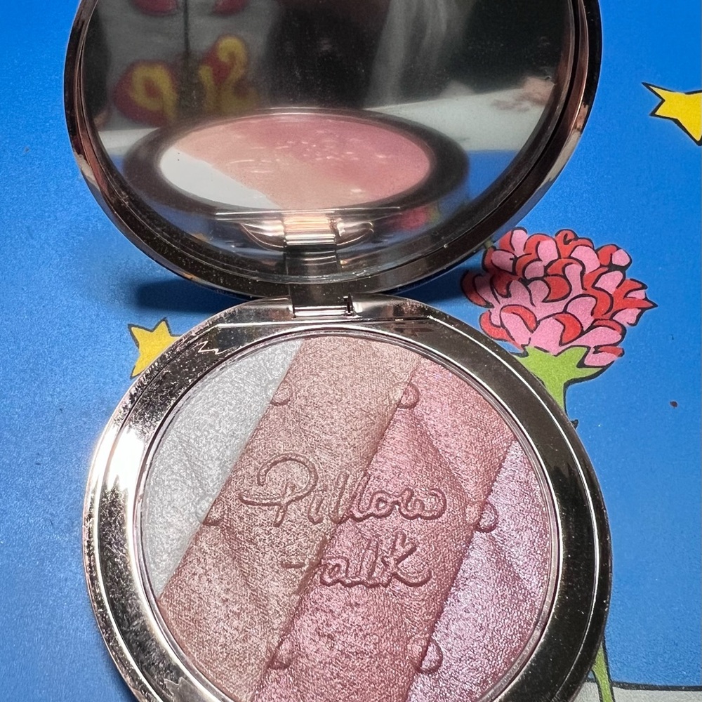 Charlotte Tilbury highlighter in multi shades - pillow talk